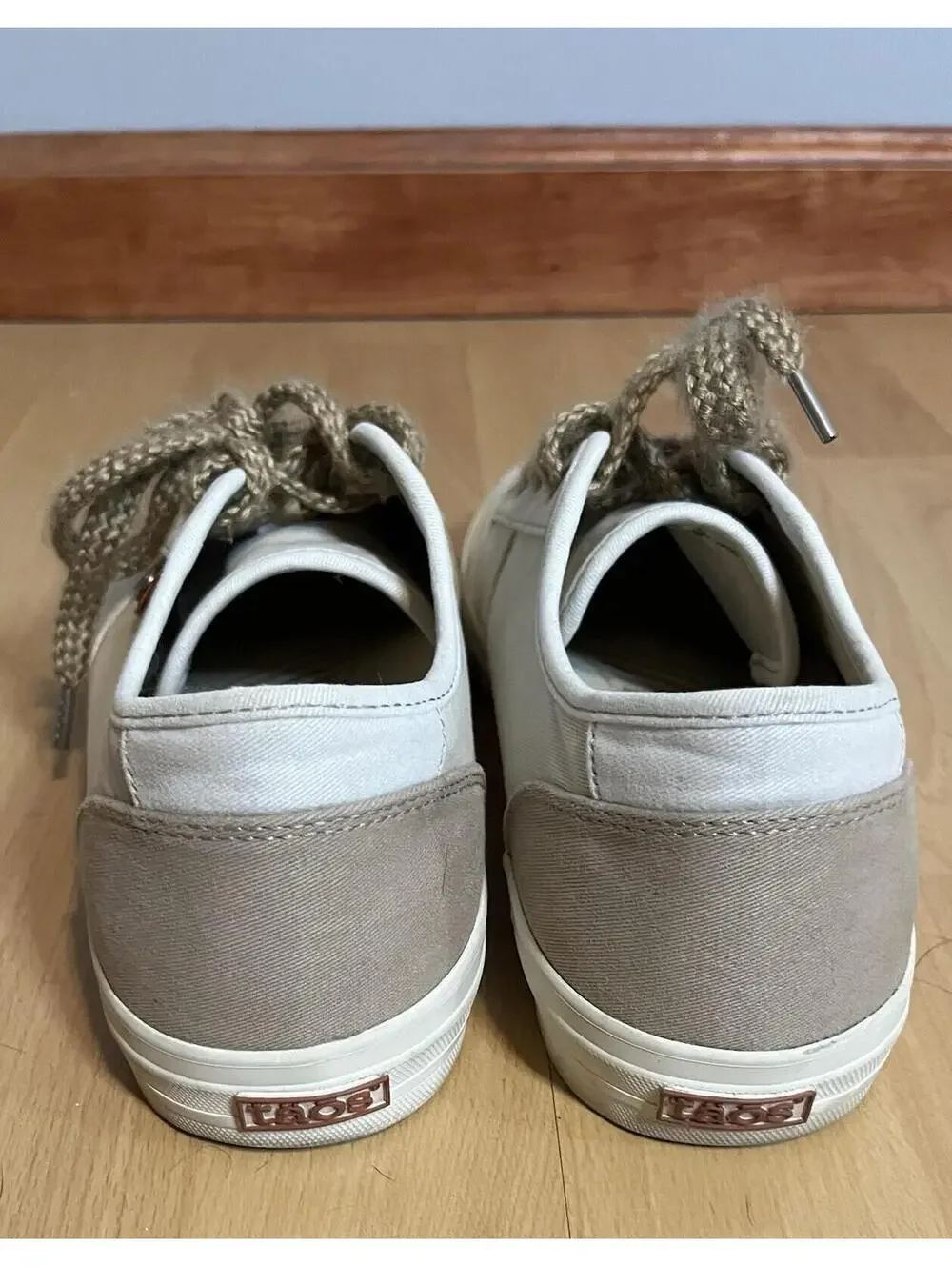 TAOS Super Soul Canvas Sneaker Tan Natural Woman’s Sz 9 Lace Up Shoe Preppy